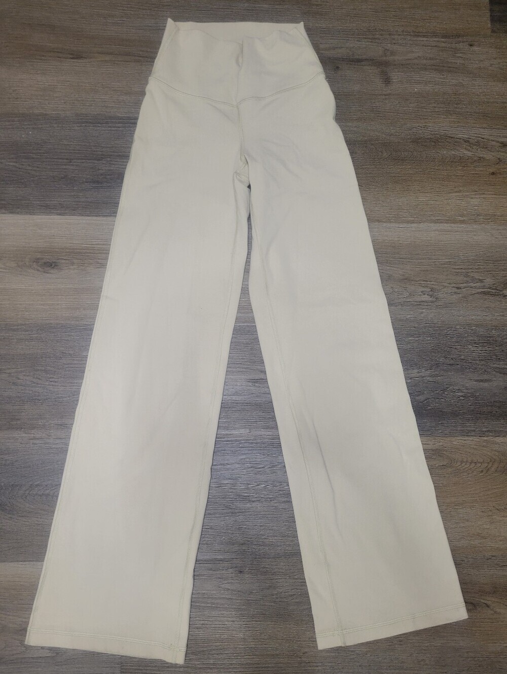 Cream TNA leggings in XS #activewear #yoga